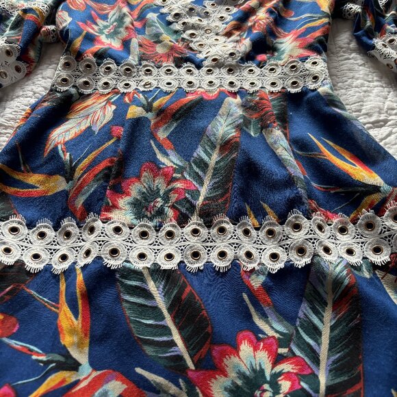 Red Carter Eyelet Lace Bell-Sleeve Tropical Dress - Size S - Picture 8 of 15